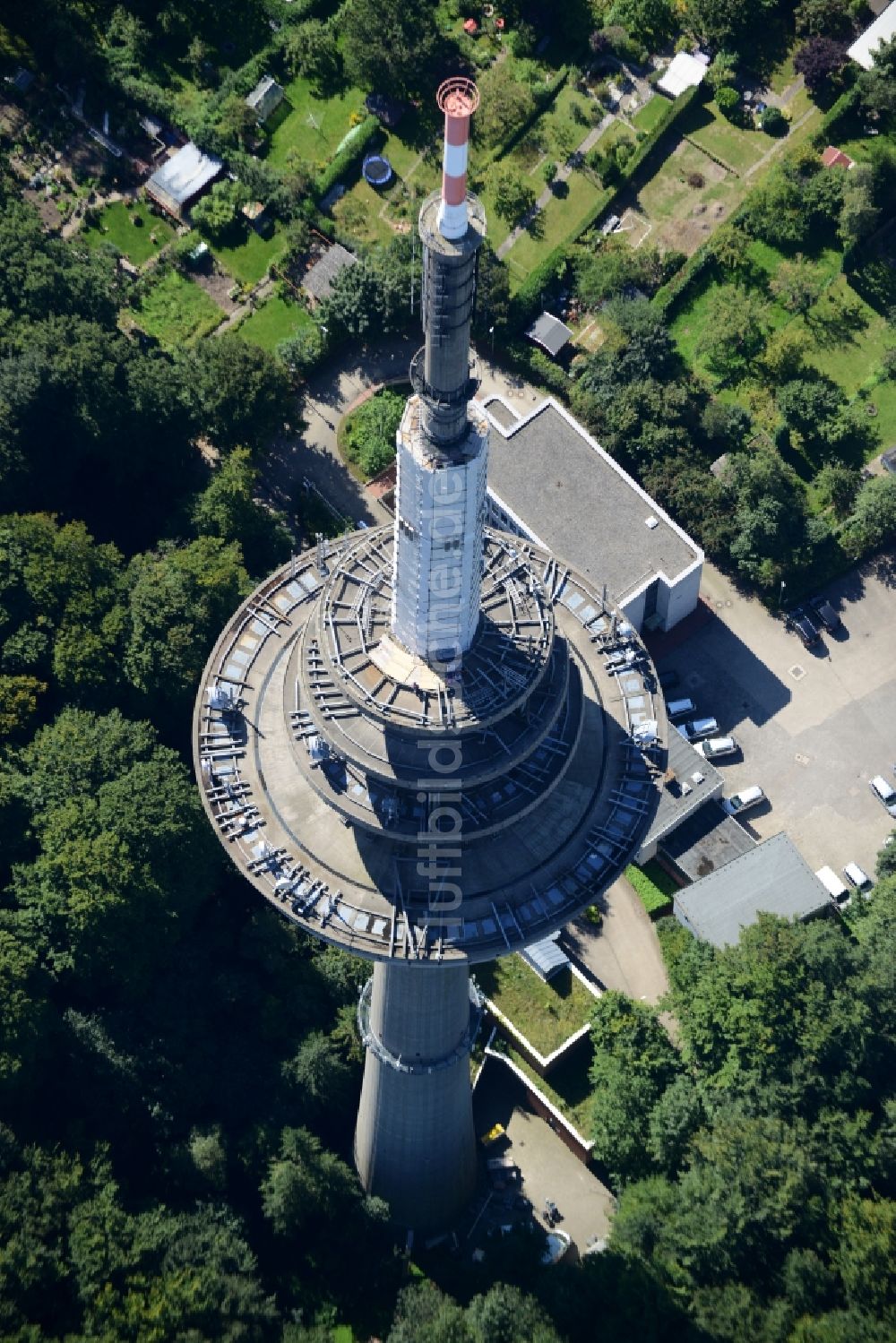 Kiel aus der Vogelperspektive: Fernmeldeturm im Vieburger Gehölz in Kiel im Bundesland Schleswig-Holstein