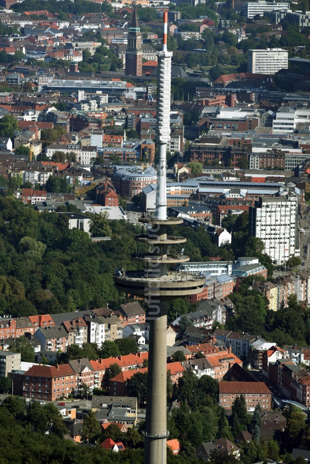 Luftaufnahme Kiel - Fernmeldeturm im Vieburger Gehölz in Kiel im Bundesland Schleswig-Holstein