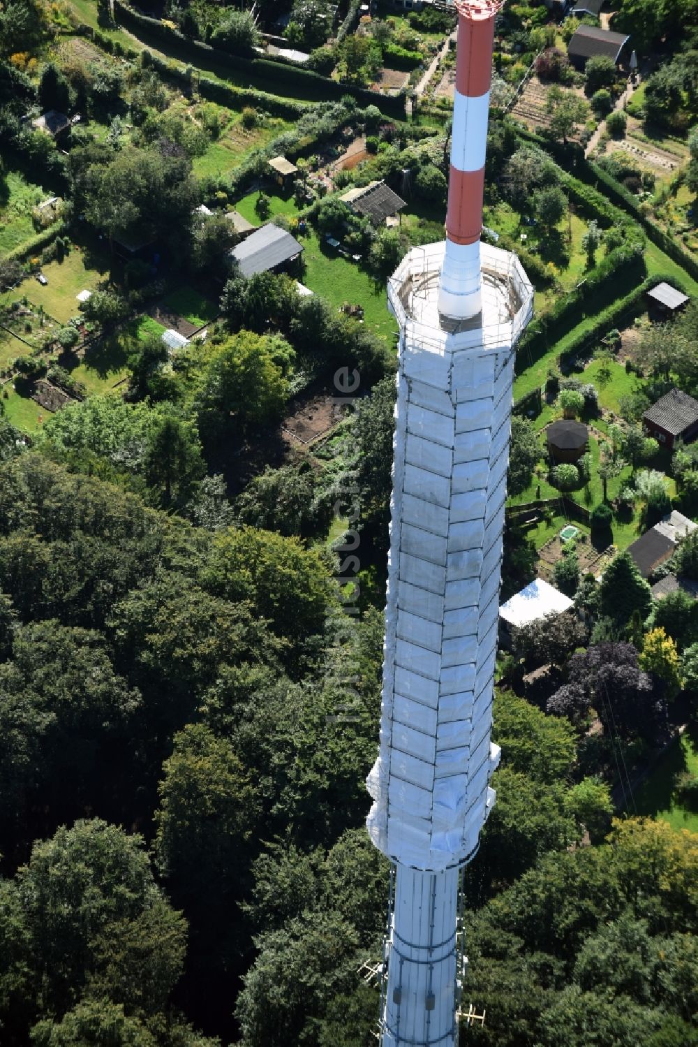 Luftaufnahme Kiel - Fernmeldeturm im Vieburger Gehölz in Kiel im Bundesland Schleswig-Holstein