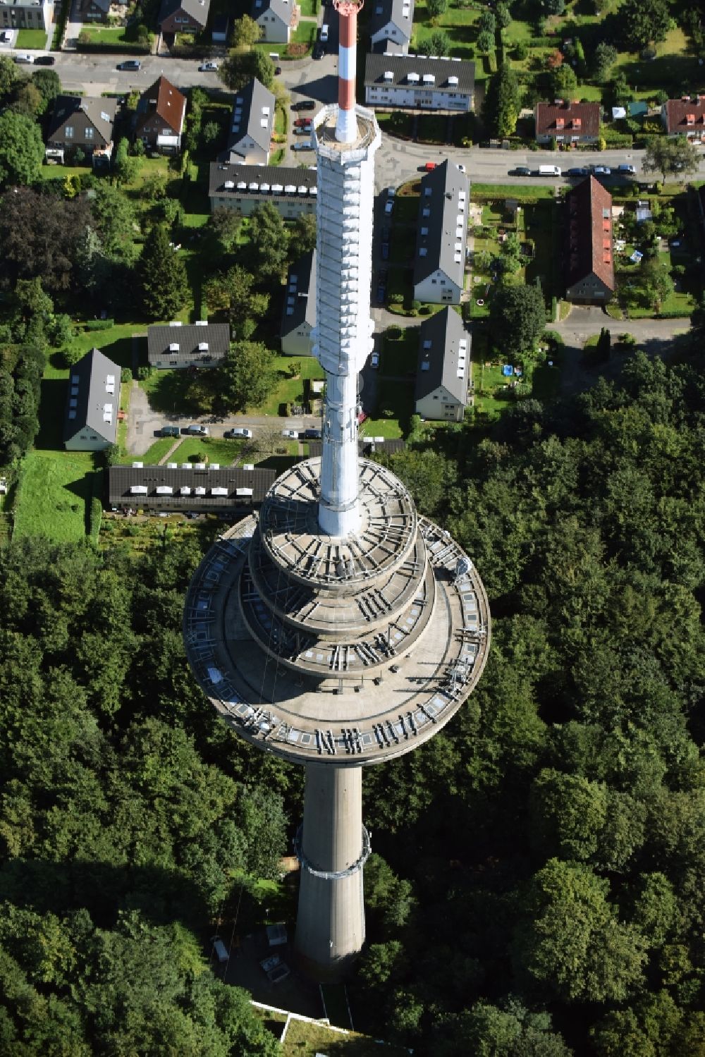 Kiel von oben - Fernmeldeturm im Vieburger Gehölz in Kiel im Bundesland Schleswig-Holstein