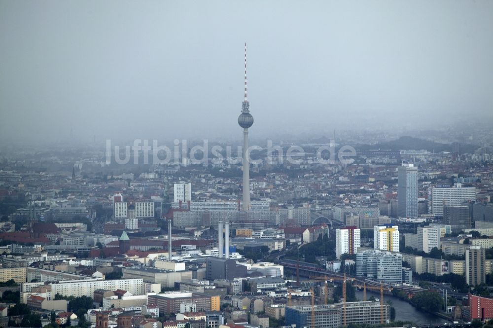 Berlin von oben - Fernsehturm am Alexanderplatz in Berlin im Bundesland Berlin