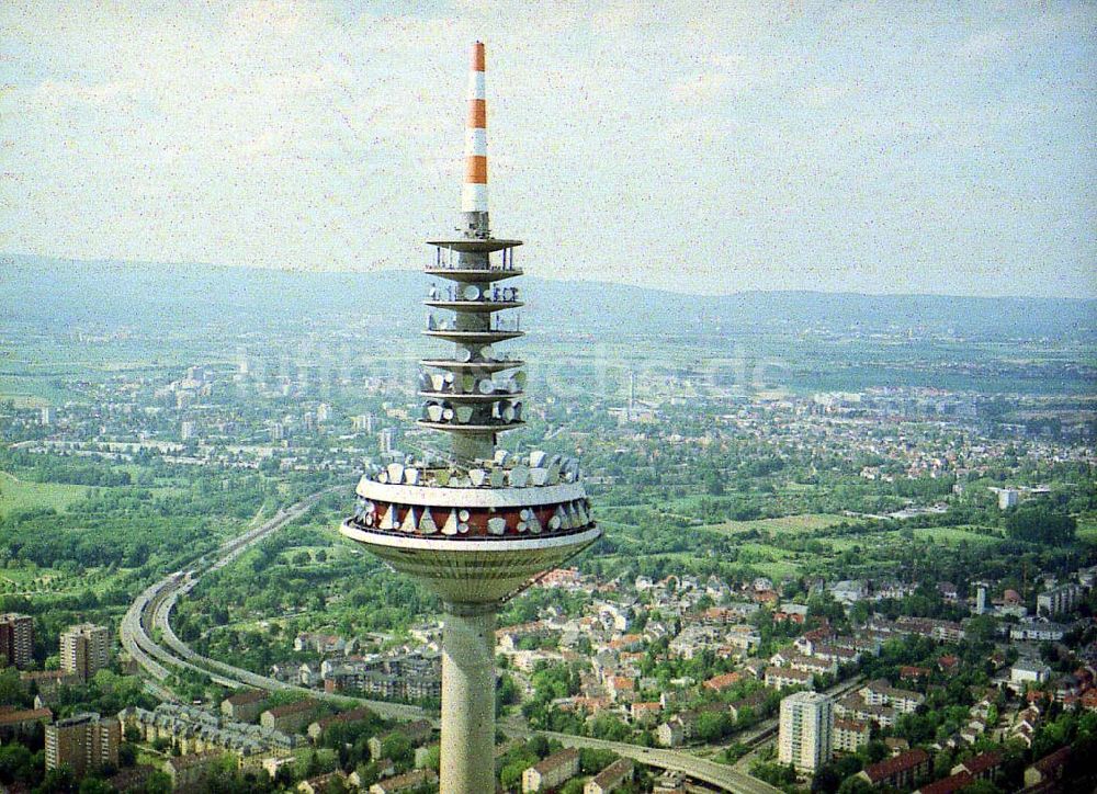 Frankfurt am Main aus der Vogelperspektive: Fernsehturm von Frankfurt / Main.