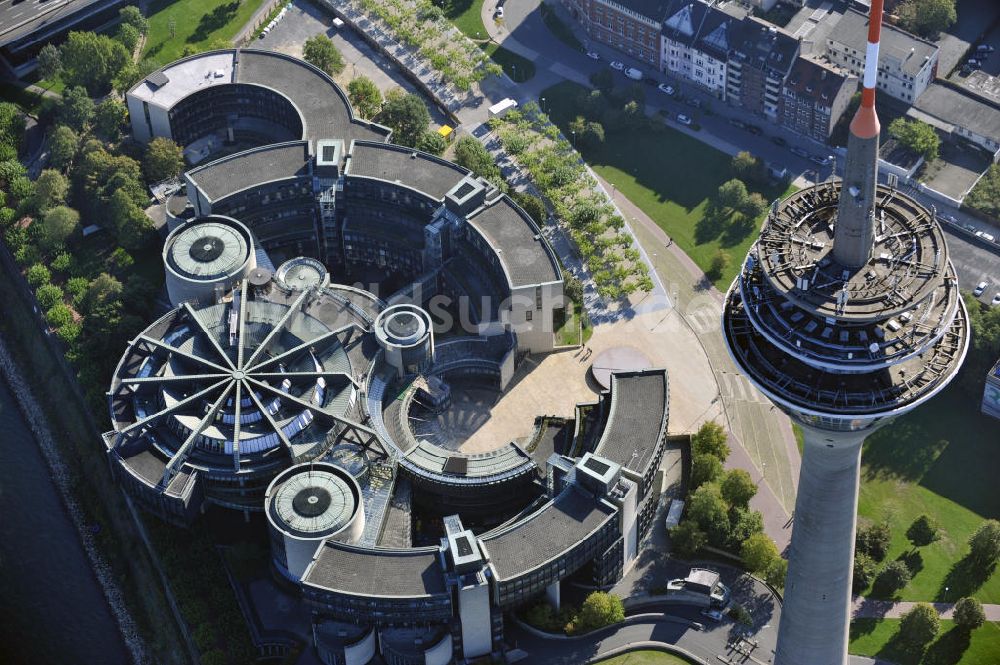 Düsseldorf aus der Vogelperspektive: Fernsehturm und Landtag Düsseldorf