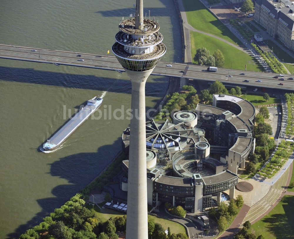 Luftaufnahme Düsseldorf - Fernsehturm und Landtag Düsseldorf