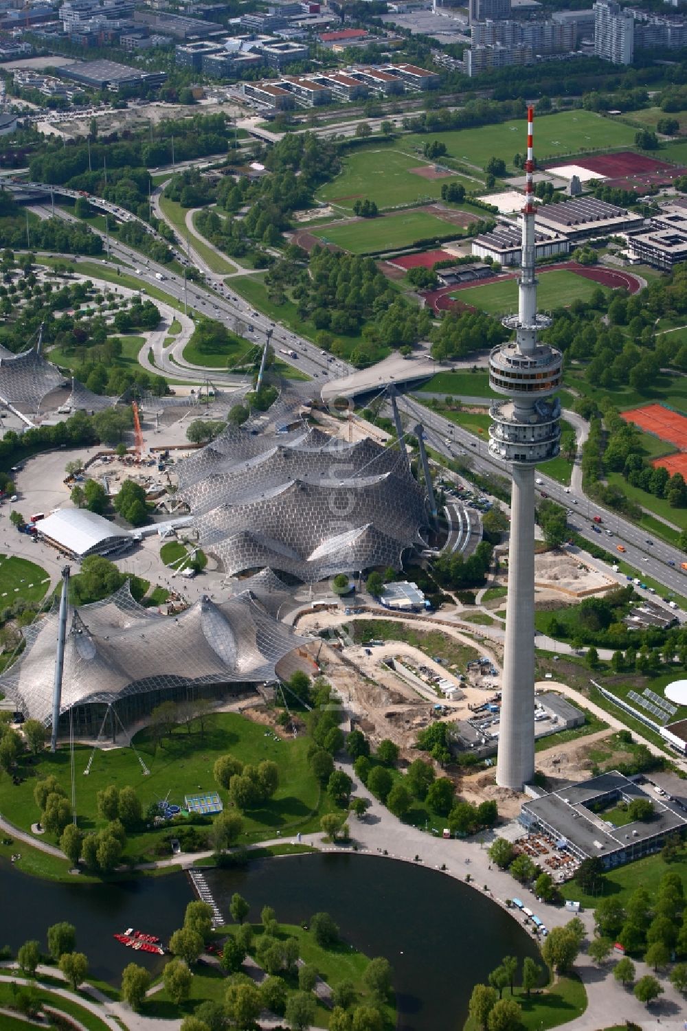 München aus der Vogelperspektive: Fernsehturm am Olympiapark in München im Bundesland Bayern