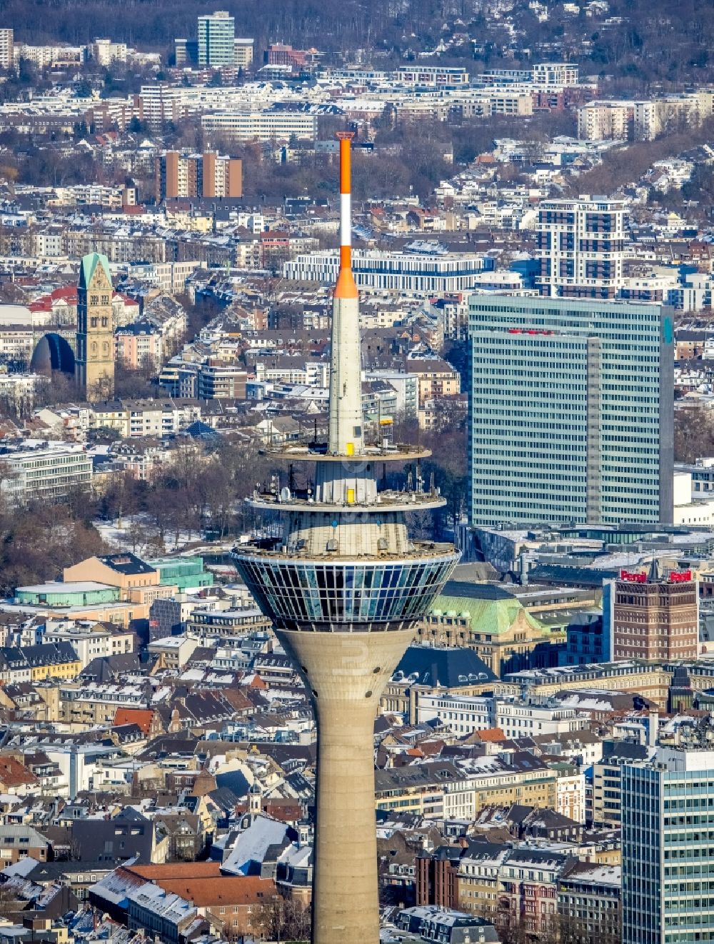 Luftaufnahme Düsseldorf - Fernsehturm Rheinturm in Düsseldorf im Bundesland Nordrhein-Westfalen