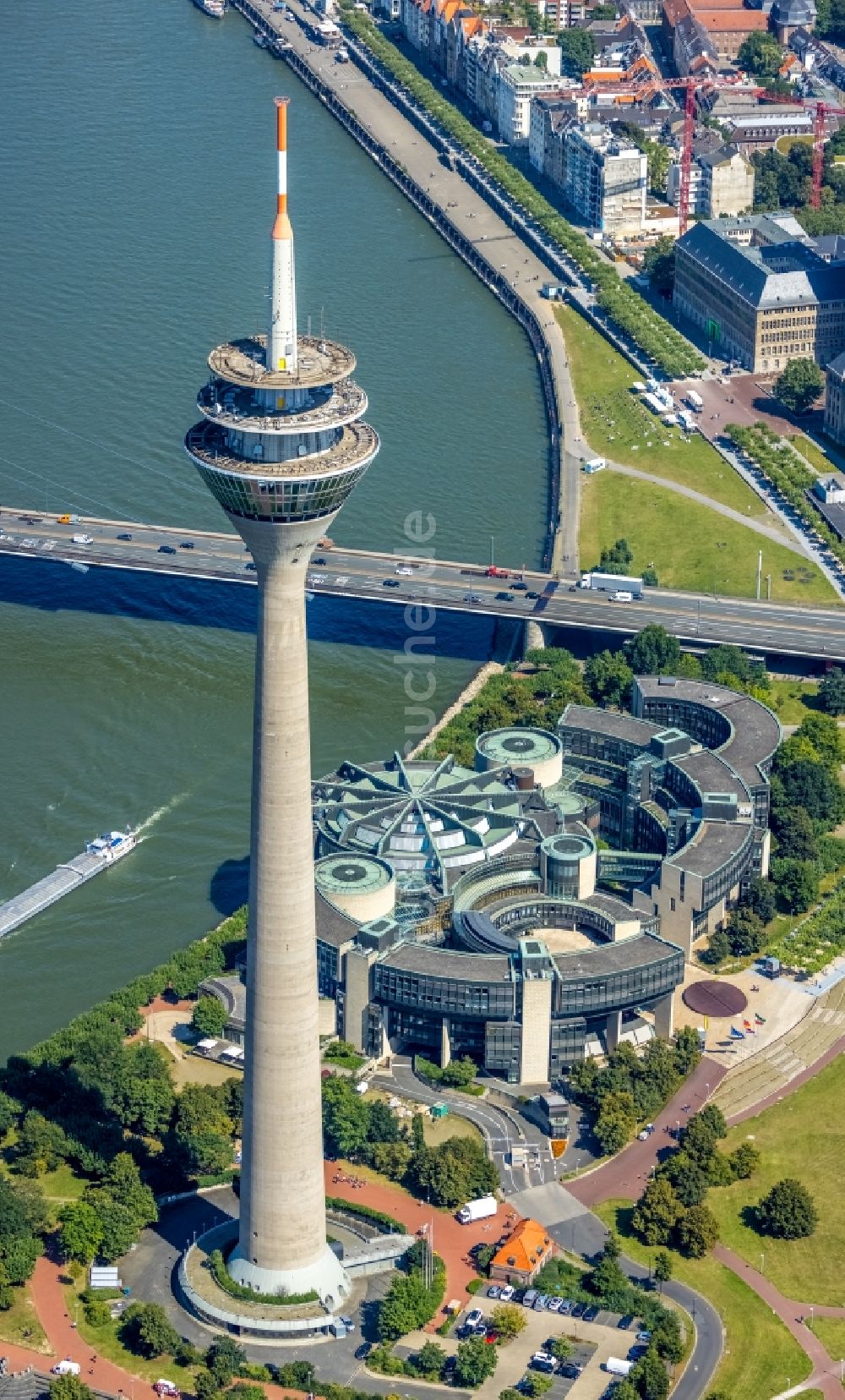 Luftbild Düsseldorf - Fernsehturm Rheinturm in Düsseldorf im Bundesland Nordrhein-Westfalen