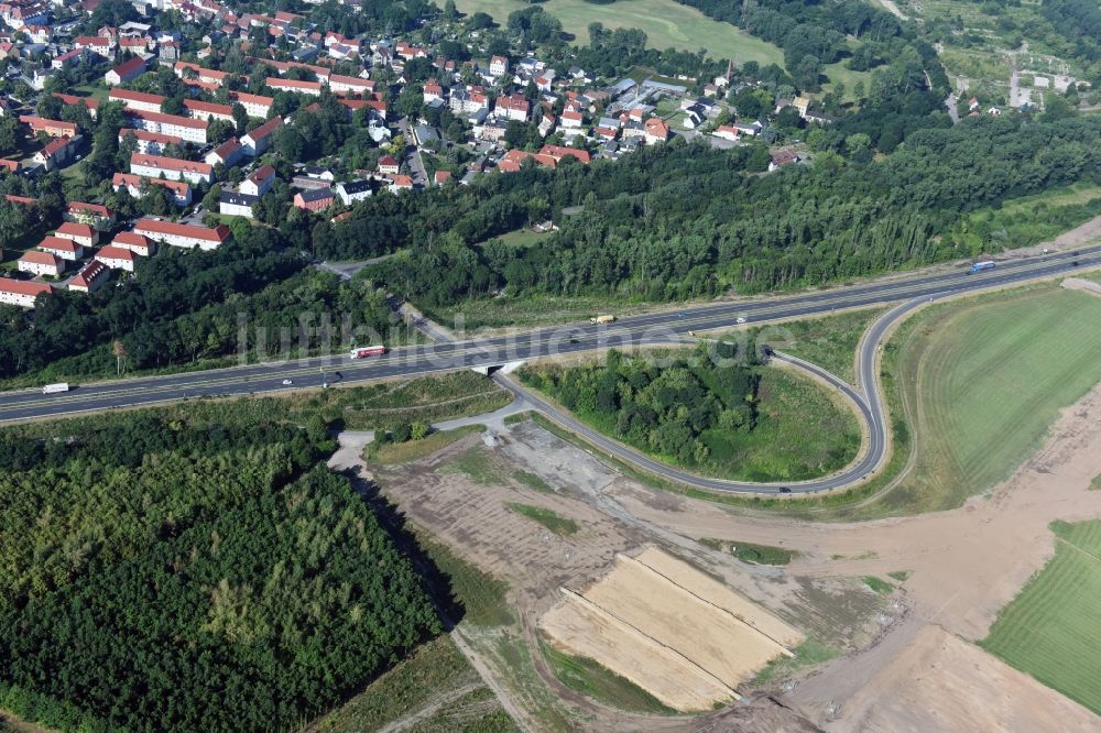 Rötha von oben - Fernstraße Abfahrt der Bundesstraße B95 in Rötha im Bundesland Sachsen