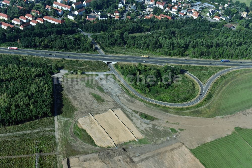 Rötha aus der Vogelperspektive: Fernstraße Abfahrt der Bundesstraße B95 in Rötha im Bundesland Sachsen