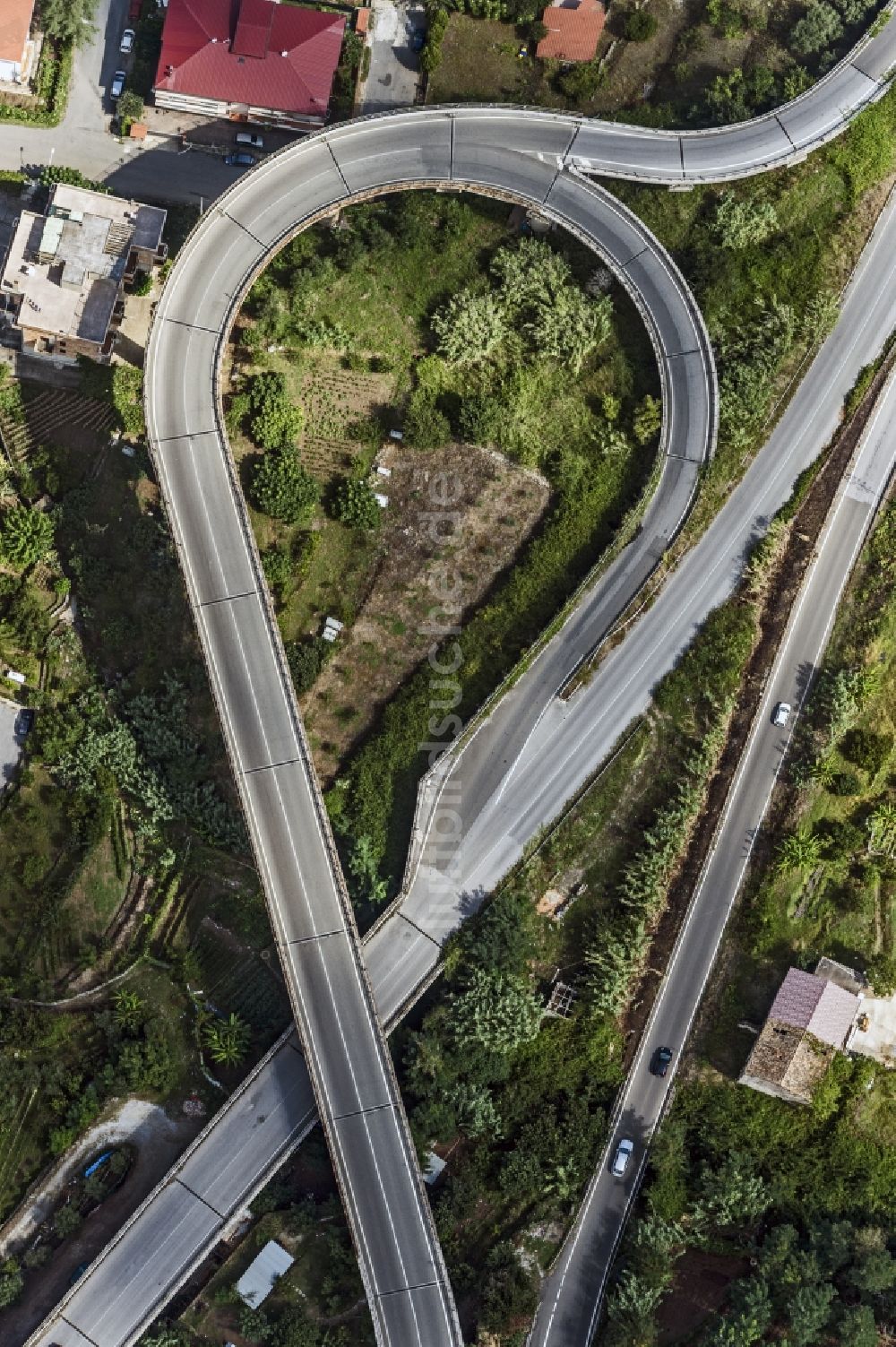 Vibo Marina aus der Vogelperspektive: Fernstraße Abfahrt der Bundesstraße SS522 in Vibo Marina in Calabria, Italien