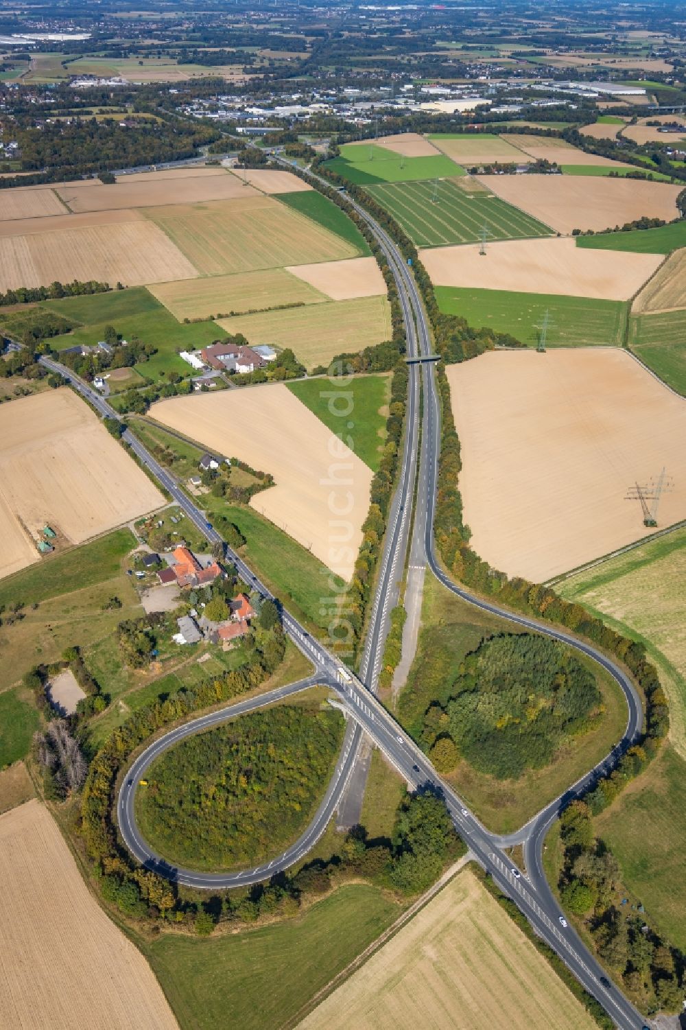 Luftaufnahme Unna - Fernstraße Abfahrt der Bundesstraße B233 zur Isenloher Straße in Unna im Bundesland Nordrhein-Westfalen, Deutschland