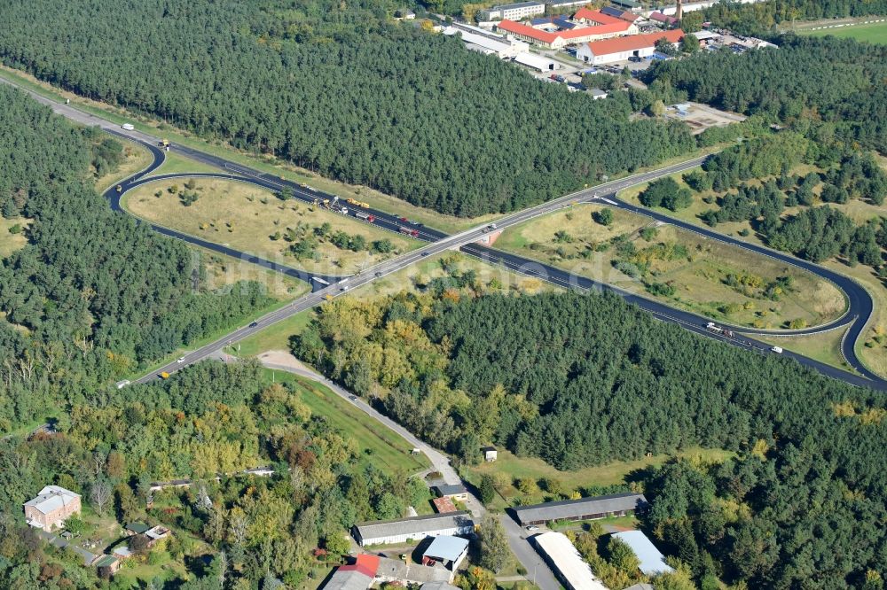 Luftaufnahme Wriezen - Fernstraße Abfahrt der Bundesstraße B167 zur Landesstraße L33 in Wriezen im Bundesland Brandenburg, Deutschland