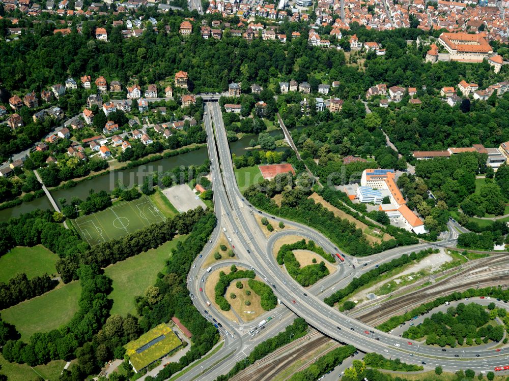 Luftaufnahme Tübingen - Fernstraßenverlauf der Bundesstraße B296 über den Neckar in Tübingen im Bundesland Baden-Württemberg, Deutschland