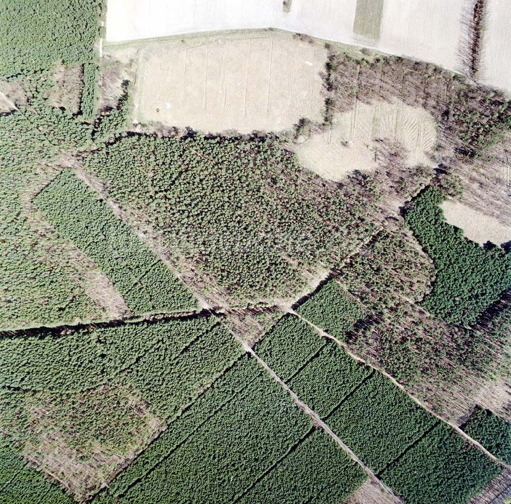 Mehrow von oben - Ferntrassen und Waldfächen bei Mehrow in Brandenburg