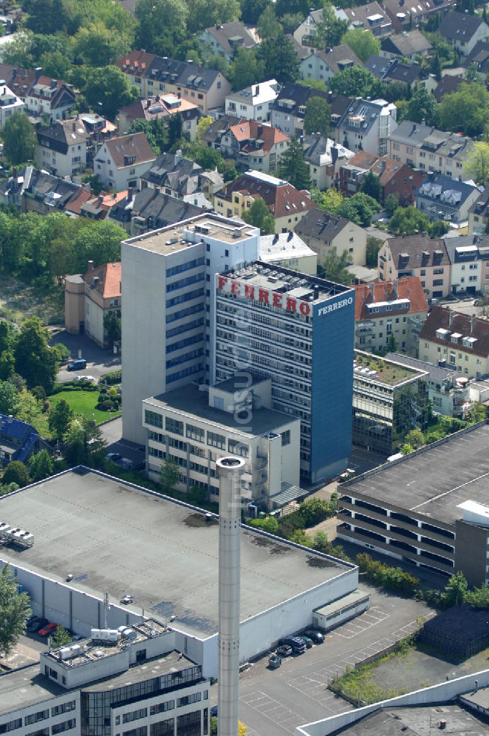 Frankfurt am Main von oben - FERRERO - Werksgelände und die Deutschland- Zentrale in Frankfurt / Main