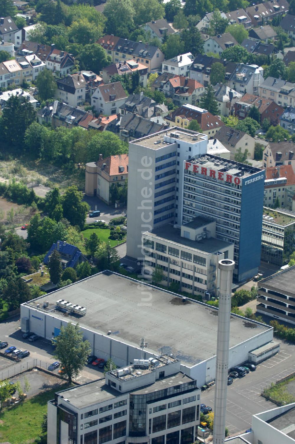 Frankfurt am Main aus der Vogelperspektive: FERRERO - Werksgelände und die Deutschland- Zentrale in Frankfurt / Main