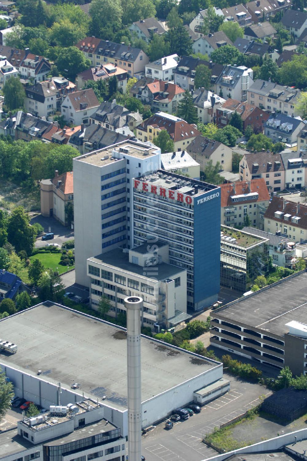 Luftaufnahme Frankfurt am Main - FERRERO - Werksgelände und die Deutschland- Zentrale in Frankfurt / Main