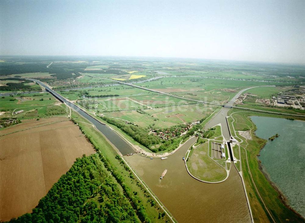 Luftbild Rothensee / Sachsen - Anhalt - Fertig ausgebaute Schleuse Rotensee zwischen Mittellandkanal und Elbe - Havel Kanal am Wasserstraßenkreuz Magdeburg