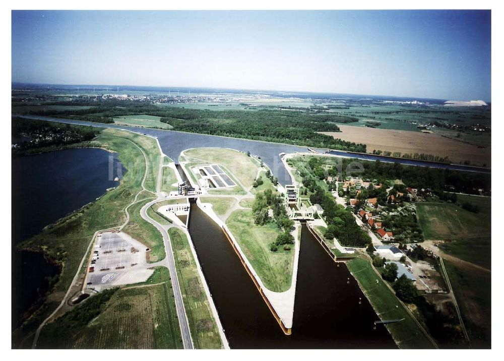 Rothensee / Sachsen - Anhalt aus der Vogelperspektive: Fertig ausgebaute Schleuse Rotensee zwischen Mittellandkanal und Elbe - Havel Kanal am Wasserstraßenkreuz Magdeburg