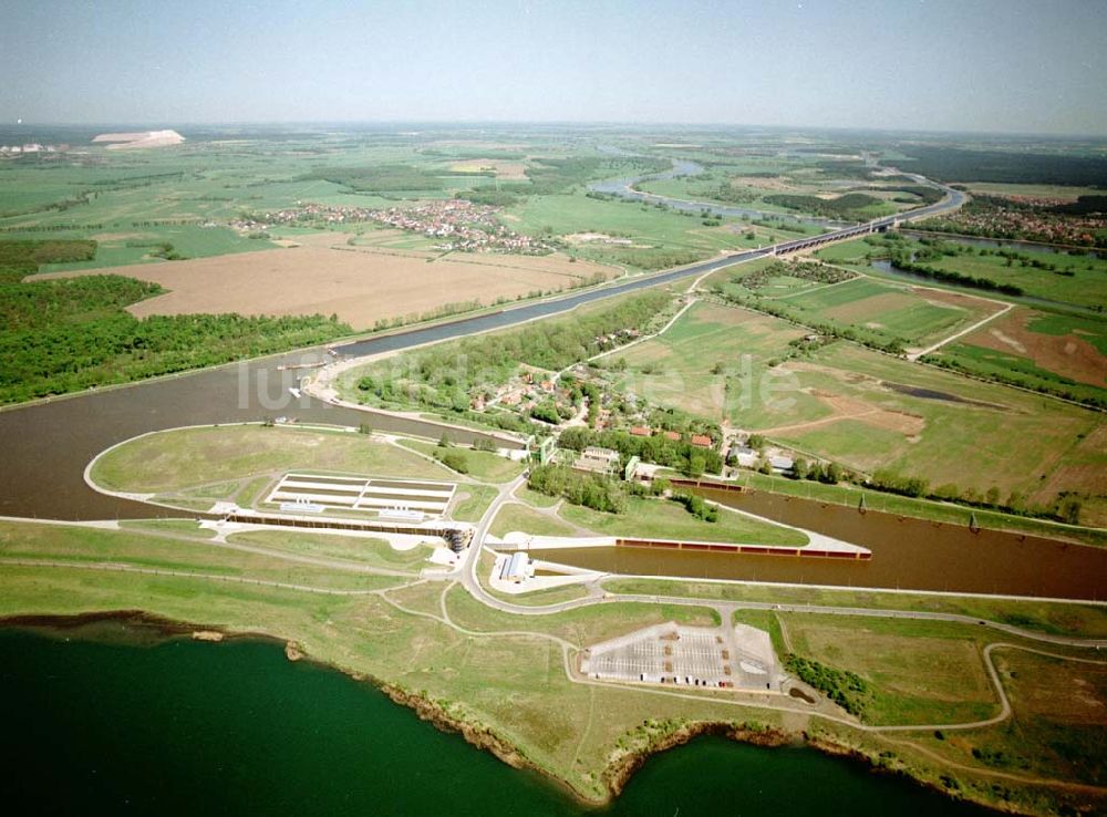 Luftbild Rothensee / Sachsen - Anhalt - Fertig ausgebaute Schleuse Rotensee zwischen Mittellandkanal und Elbe - Havel Kanal am Wasserstraßenkreuz Magdeburg