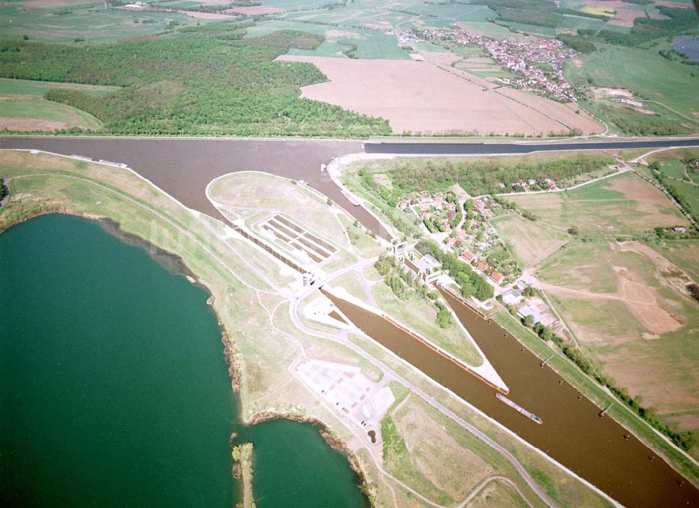 Luftbild Rothensee / Sachsen - Anhalt - Fertig ausgebaute Schleuse Rotensee zwischen Mittellandkanal und Elbe - Havel Kanal am Wasserstraßenkreuz Magdeburg