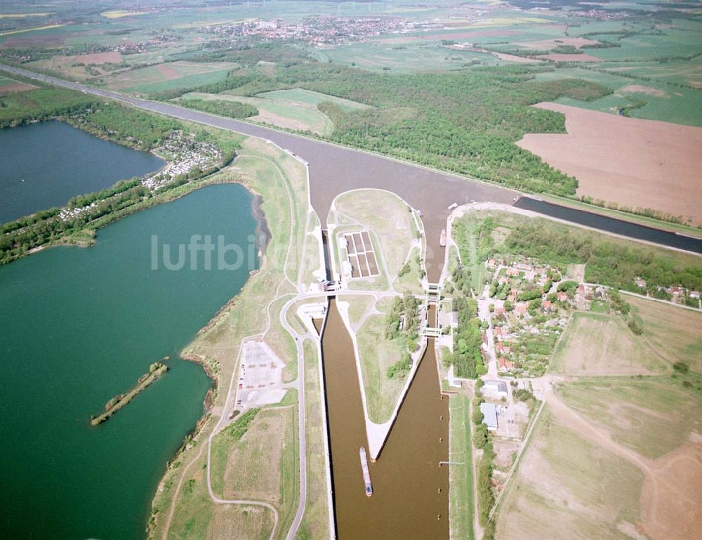 Luftaufnahme Rothensee / Sachsen - Anhalt - Fertig ausgebaute Schleuse Rotensee zwischen Mittellandkanal und Elbe - Havel Kanal am Wasserstraßenkreuz Magdeburg