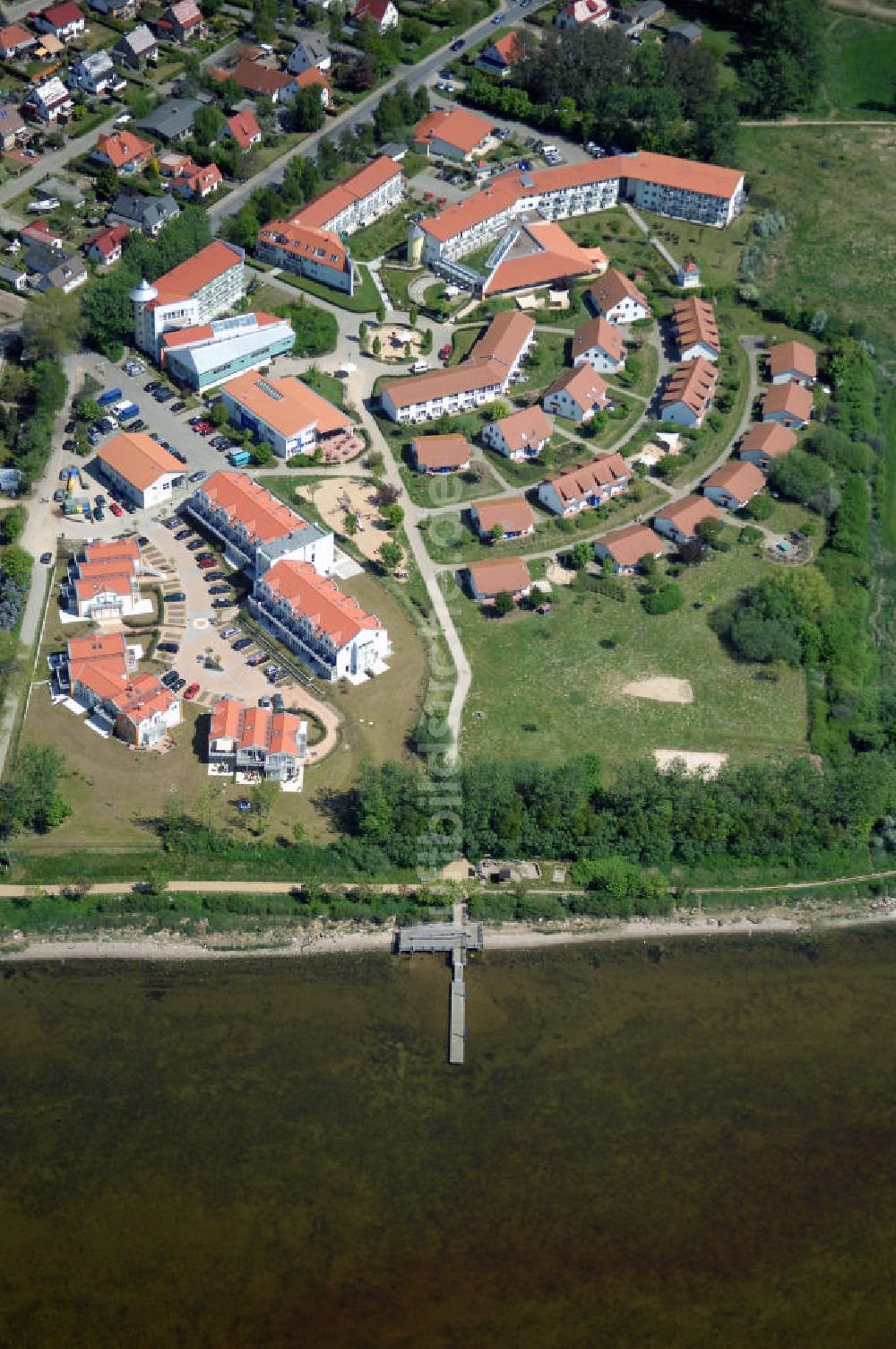 Rerik von oben - Fertig ausgebautes Feriendorf der AWO-SANO GmbH in Rerik / Mecklenburg Vorpommern