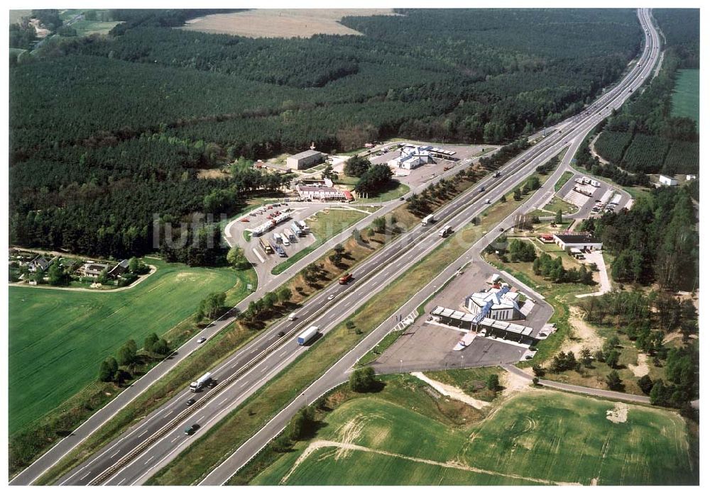 Walsleben / BRB aus der Vogelperspektive: Fertig modernisierte Tank- und Raststätte Walsleben Ost und West an der Autobahn Berlin - Rostock - errichtet durch die VBU - Verkehrsbau Union NL MLTU Lindow