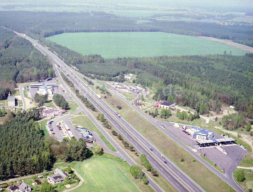 Luftbild Walsleben / BRB - Fertig modernisierte Tank- und Raststätte Walsleben Ost und West an der Autobahn Berlin - Rostock - errichtet durch die VBU - Verkehrsbau Union NL MLTU Lindow