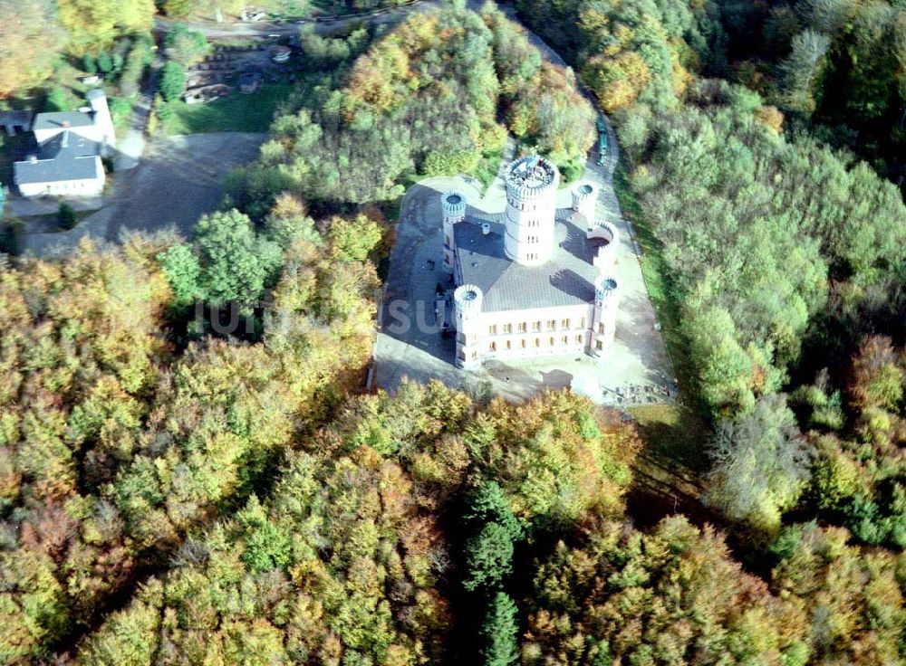 Granitz auf Rügen / MV aus der Vogelperspektive: Fertig rekonstruiertes Jagdschloß Granitz auf Rügen.