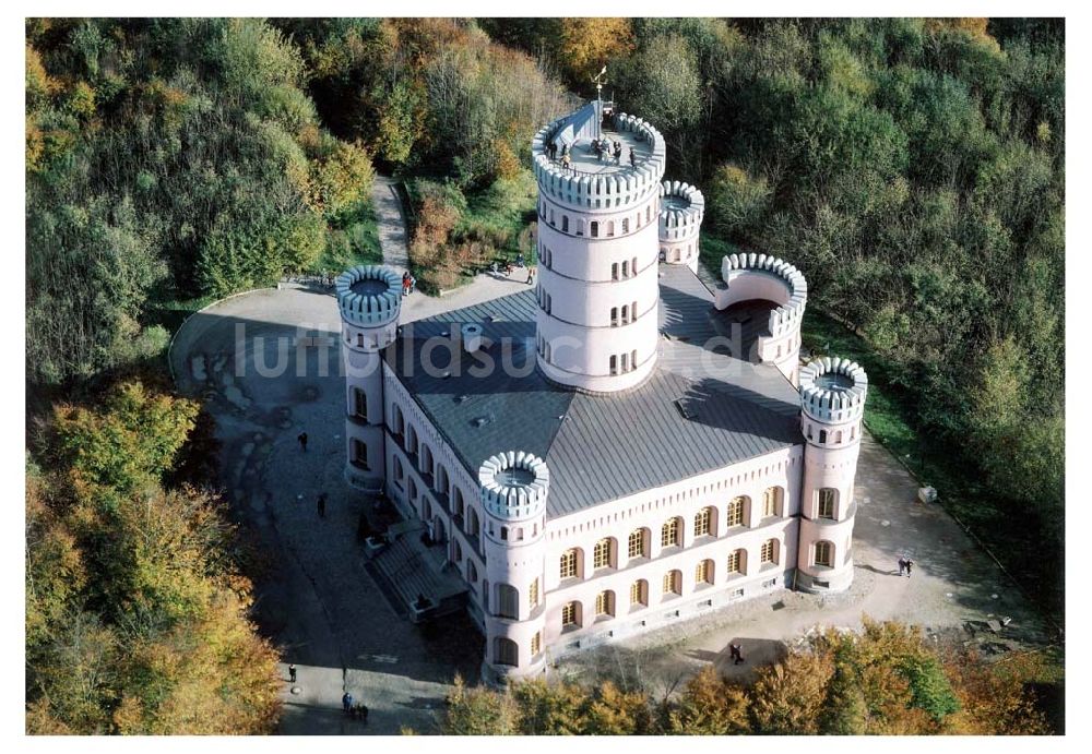 Granitz auf Rügen / MV von oben - Fertig rekonstruiertes Jagdschloß Granitz auf Rügen.