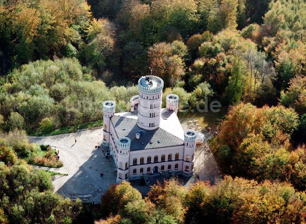 Granitz auf Rügen / MV aus der Vogelperspektive: Fertig rekonstruiertes Jagdschloß Granitz auf Rügen.