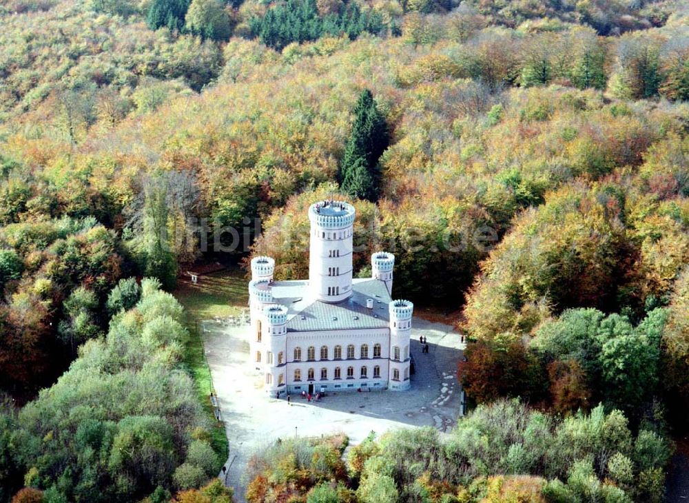 Granitz auf Rügen / MV von oben - Fertig rekonstruiertes Jagdschloß Granitz auf Rügen.