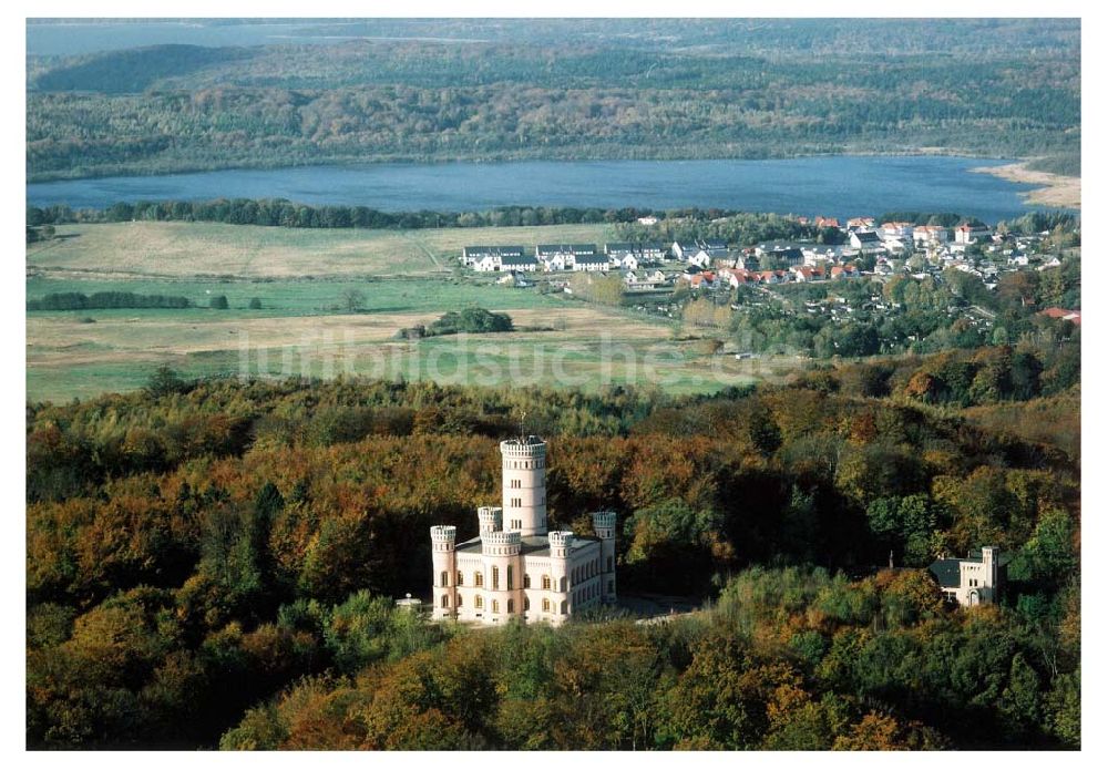 Luftaufnahme Granitz auf Rügen / MV - Fertig rekonstruiertes Jagdschloß Granitz auf Rügen.