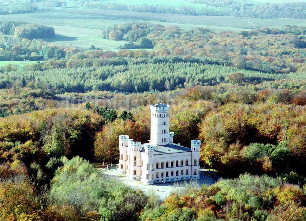 Granitz auf Rügen / MV von oben - Fertig rekonstruiertes Jagdschloß Granitz auf Rügen.