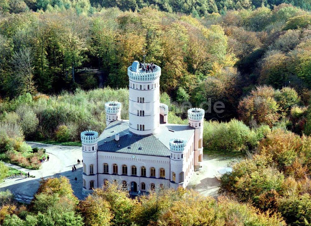 Luftaufnahme Granitz auf Rügen / MV - Fertig rekonstruiertes Jagdschloß Granitz auf Rügen.