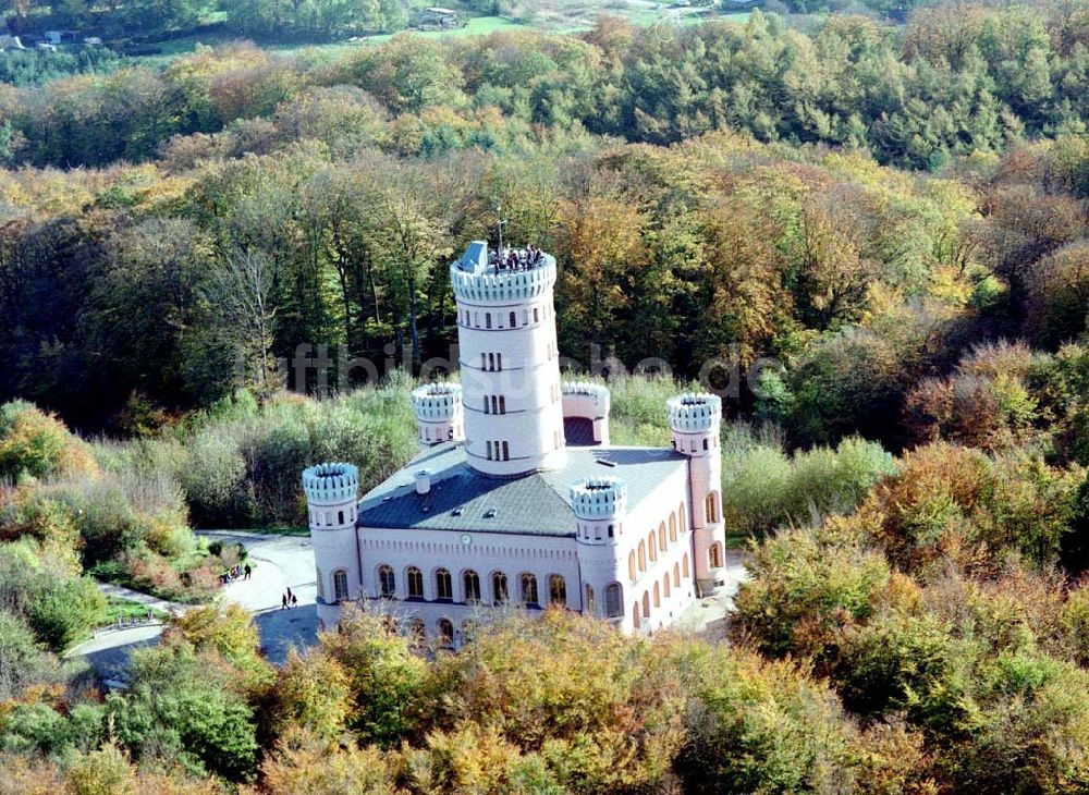 Granitz auf Rügen / MV von oben - Fertig rekonstruiertes Jagdschloß Granitz auf Rügen.