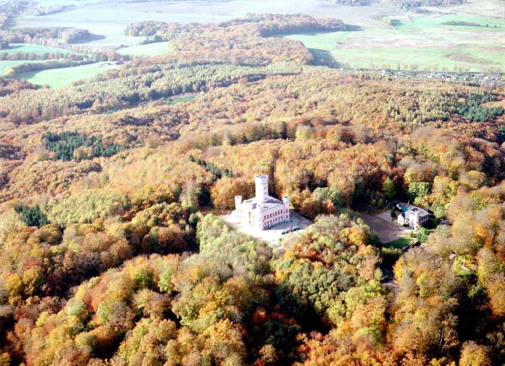 Luftaufnahme Granitz auf Rügen / MV - Fertig rekonstruiertes Jagdschloß Granitz auf Rügen.