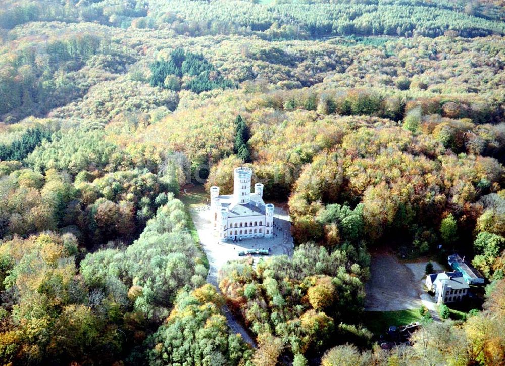 Granitz auf Rügen / MV aus der Vogelperspektive: Fertig rekonstruiertes Jagdschloß Granitz auf Rügen.