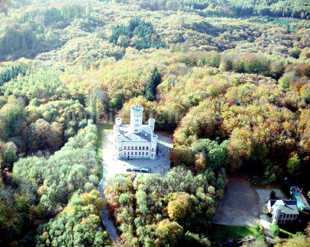 Luftbild Granitz auf Rügen / MV - Fertig rekonstruiertes Jagdschloß Granitz auf Rügen.