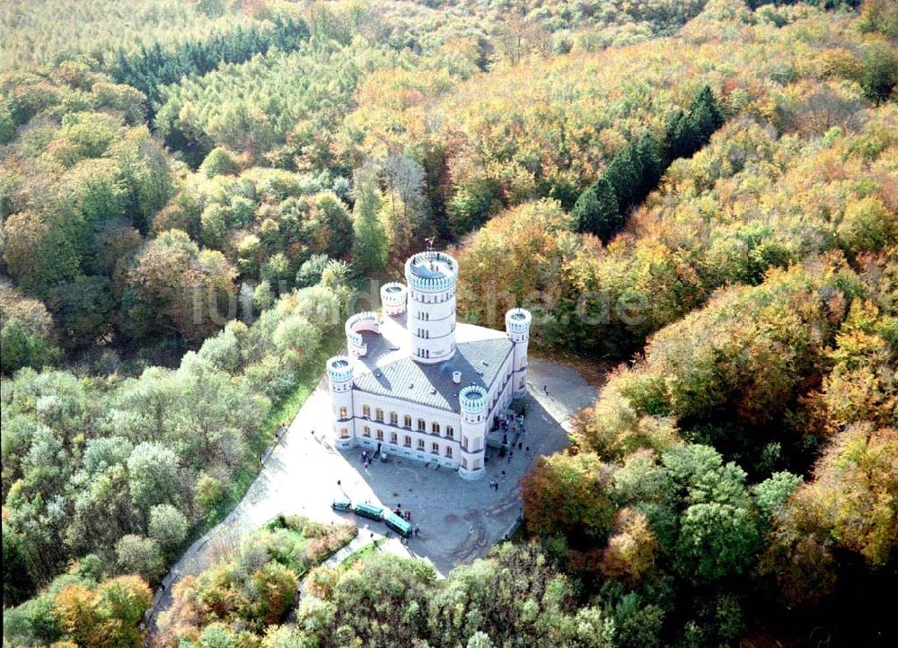 Granitz auf Rügen / MV von oben - Fertig rekonstruiertes Jagdschloß Granitz auf Rügen.