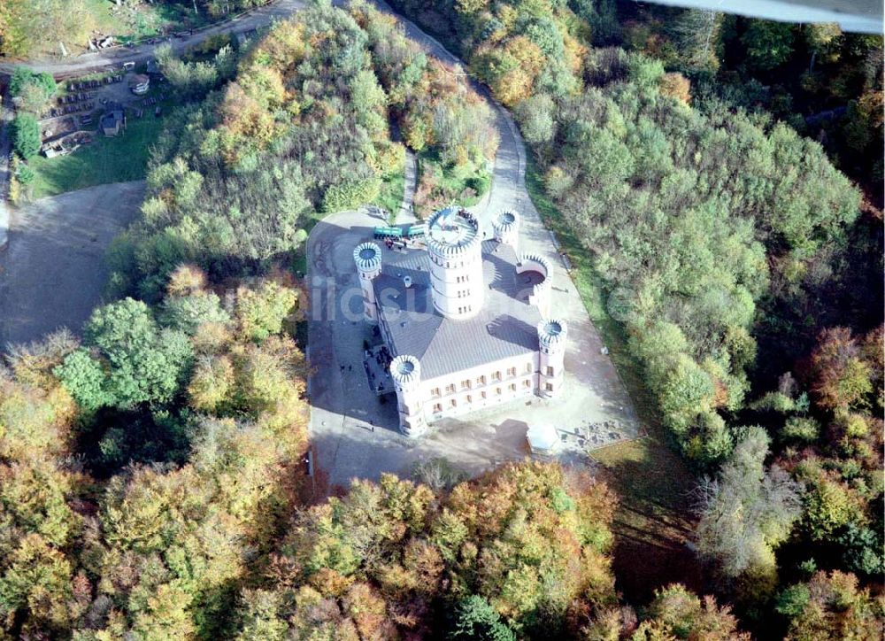 Granitz auf Rügen / MV aus der Vogelperspektive: Fertig rekonstruiertes Jagdschloß Granitz auf Rügen.