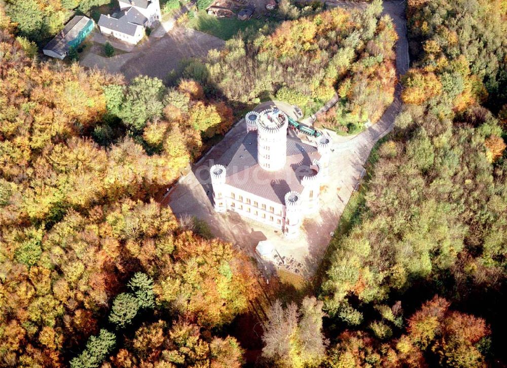 Luftaufnahme Granitz auf Rügen / MV - Fertig rekonstruiertes Jagdschloß Granitz auf Rügen.