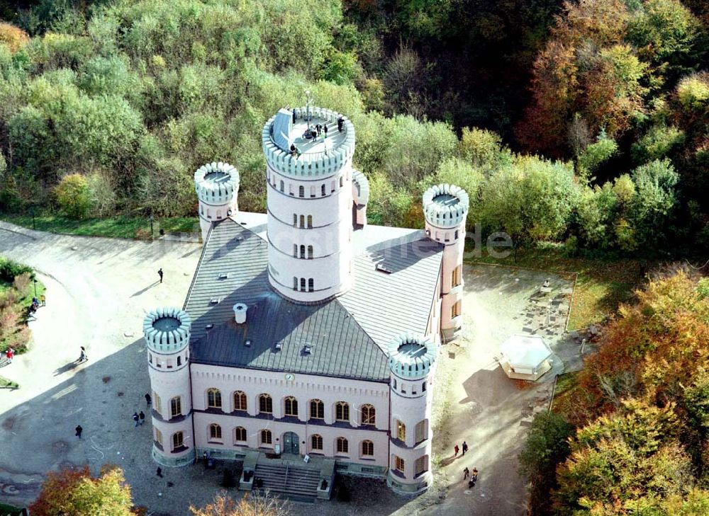 Granitz auf Rügen / MV von oben - Fertig rekonstruiertes Jagdschloß Granitz auf Rügen.