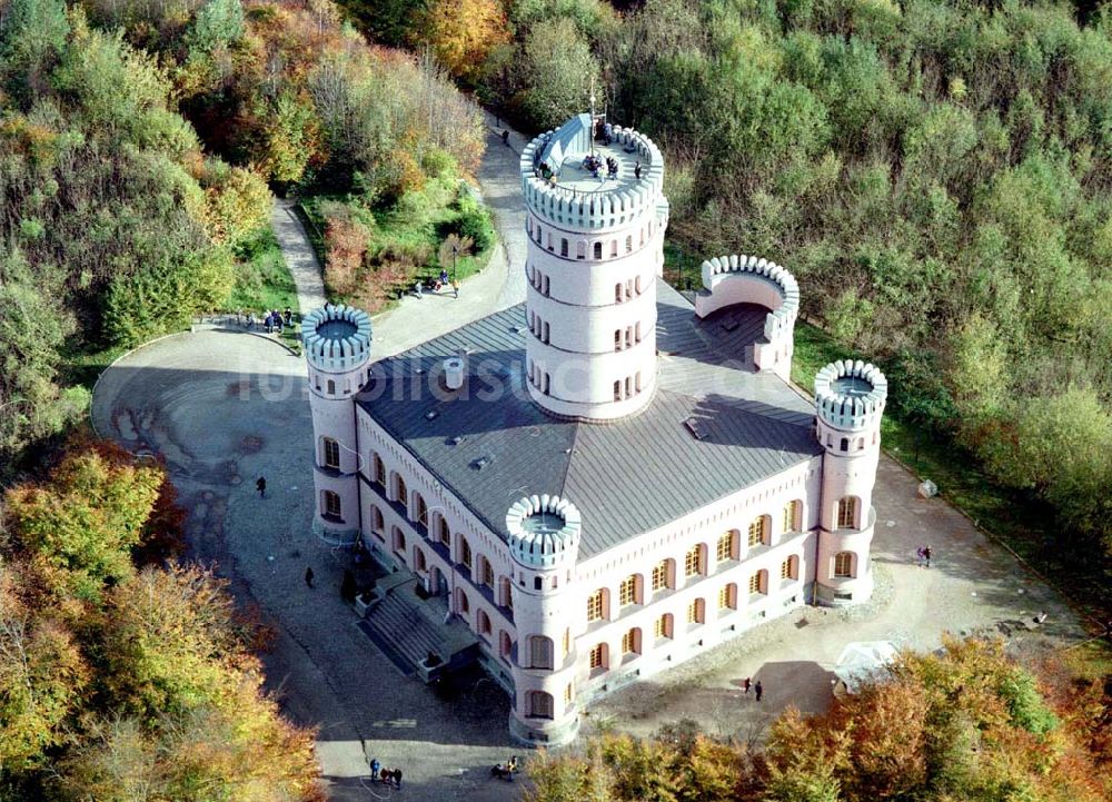 Luftaufnahme Granitz auf Rügen / MV - Fertig rekonstruiertes Jagdschloß Granitz auf Rügen.