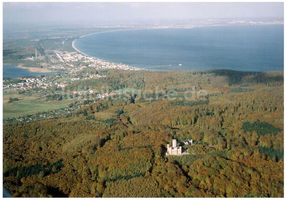 Granitz auf Rügen / MV von oben - Fertig rekonstruiertes Jagdschloß Granitz auf Rügen.