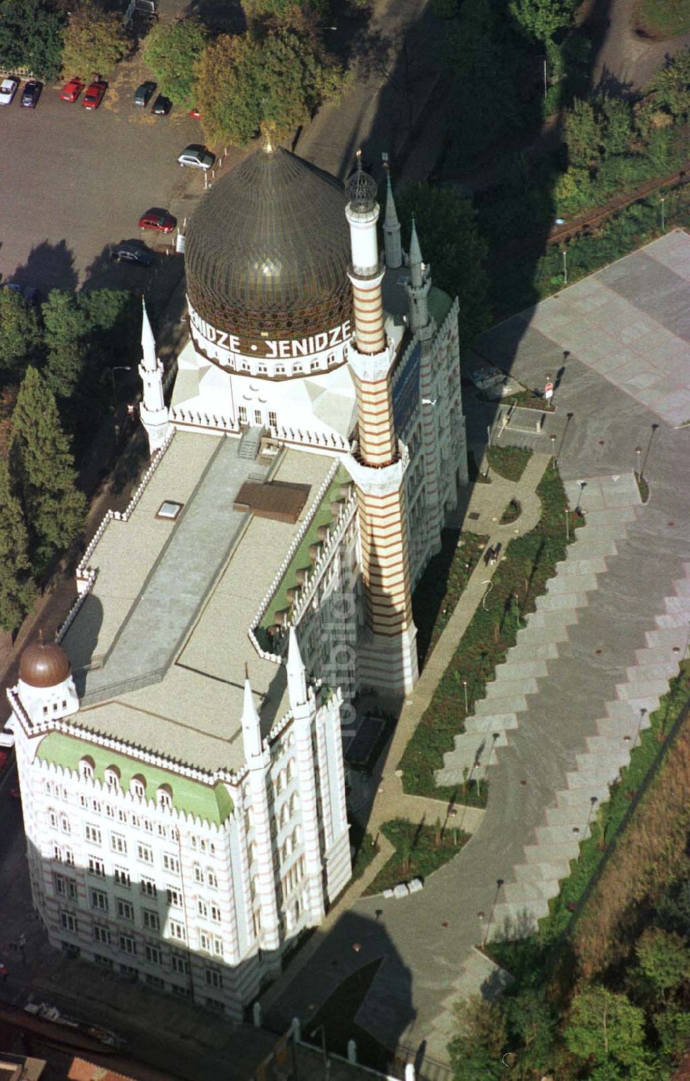 Dresden aus der Vogelperspektive: Fertig restaurierte Moschee Yenidze in Dresden-Neustadt