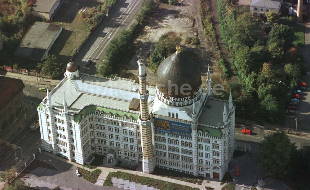 Dresden von oben - Fertig restaurierte Moschee Yenidze in Dresden-Neustadt