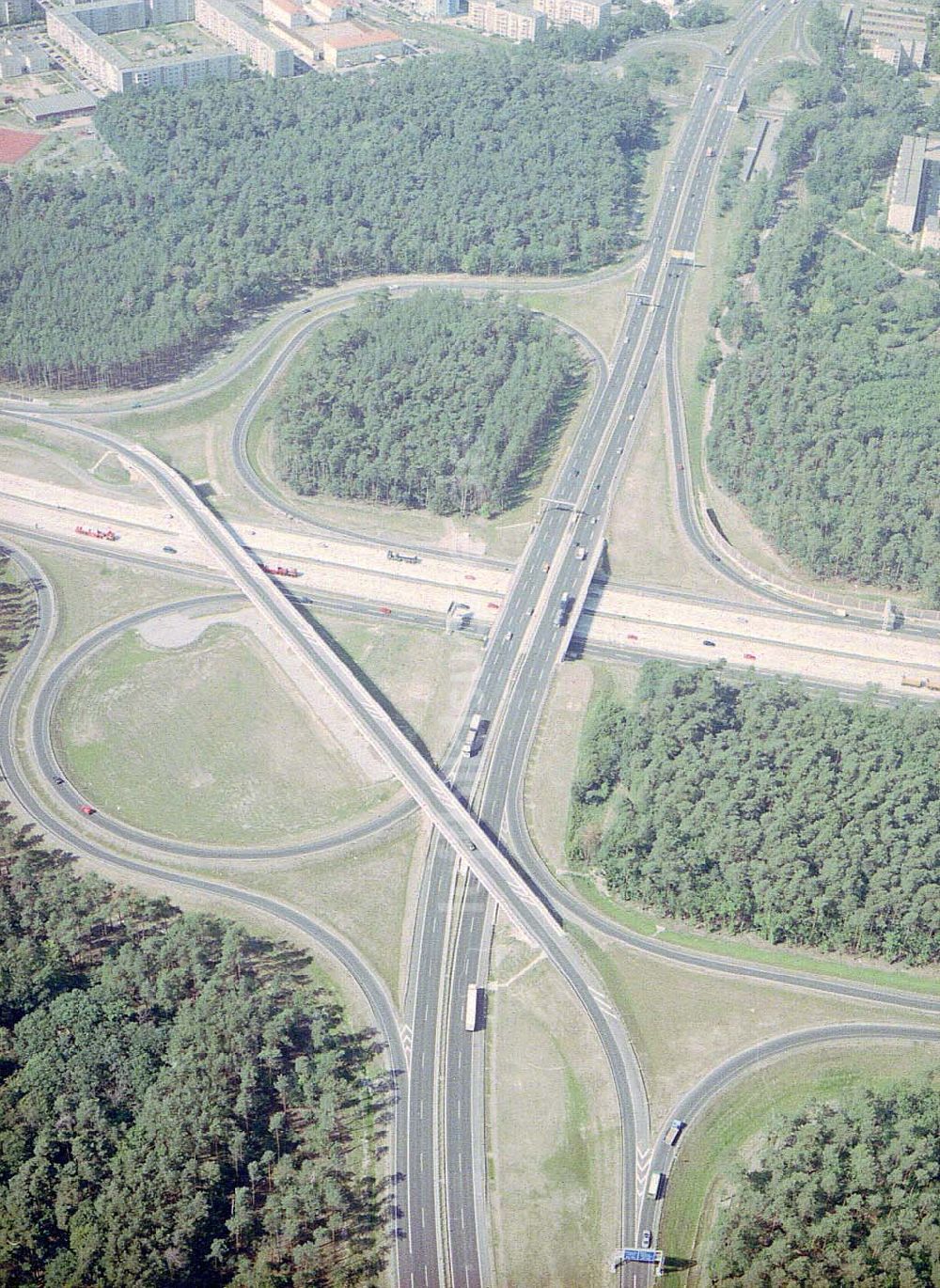 Babelsberg von oben - Fertige Autobahnabfahrt Babelsberg am Berliner Ring.