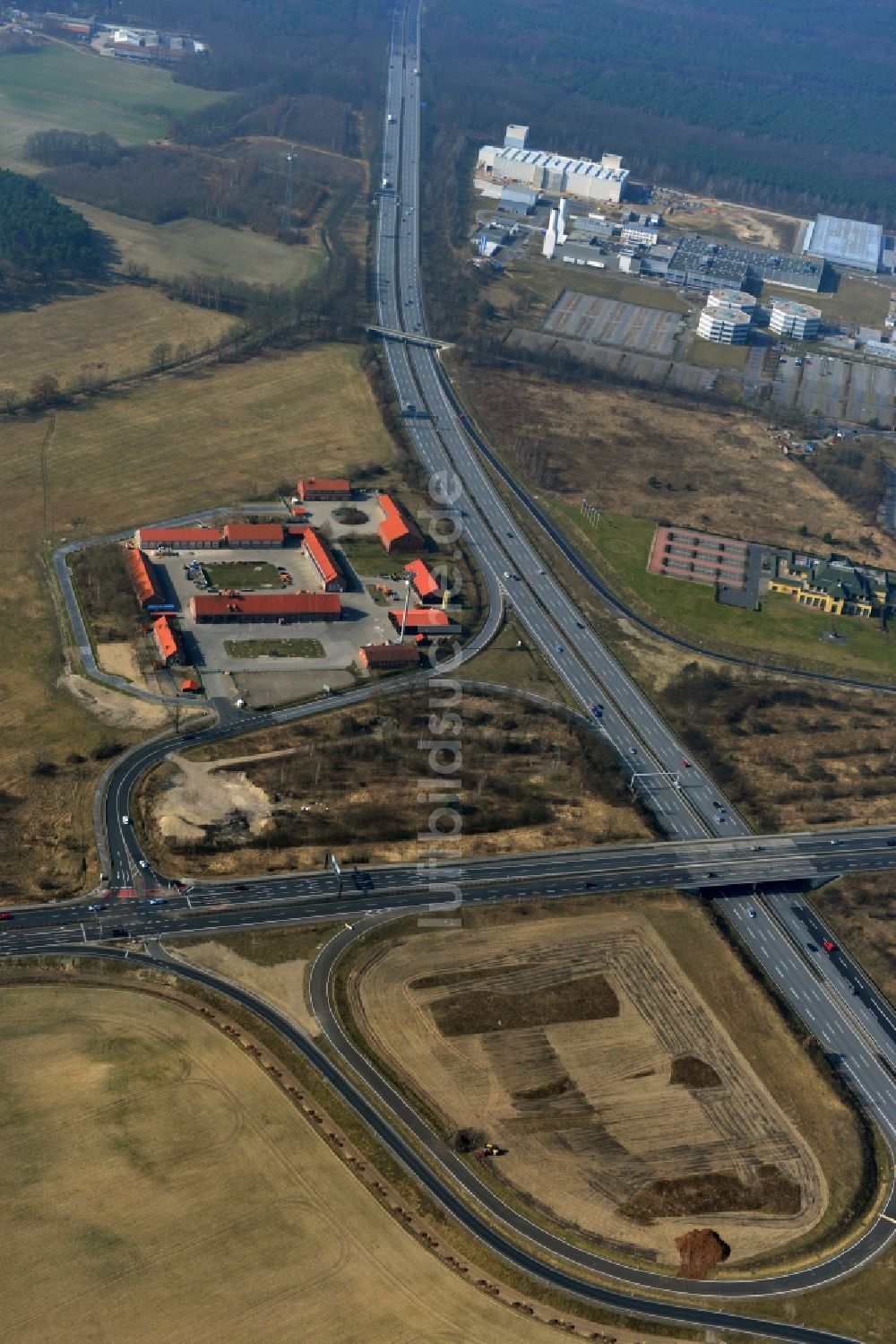 Luftbild Rangsdorf - Fertige Baustelle der Erweiterungs- Zufahrt am Berliner Ring der Autobahn BAB A10 - E30 an der Abfahrt zur Bundesstraße B96 in Rangsdorf im Bundesland Brandenburg